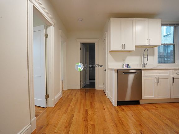 3rd image of 8 Camelot Ct #8