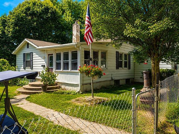 3rd image of 1501 Panama St