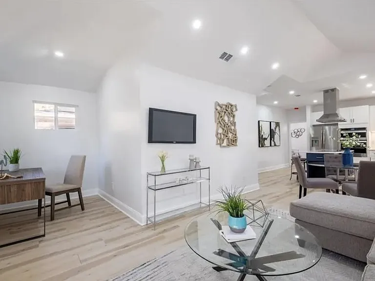 763 Center Hill Ave NW — Photo 5