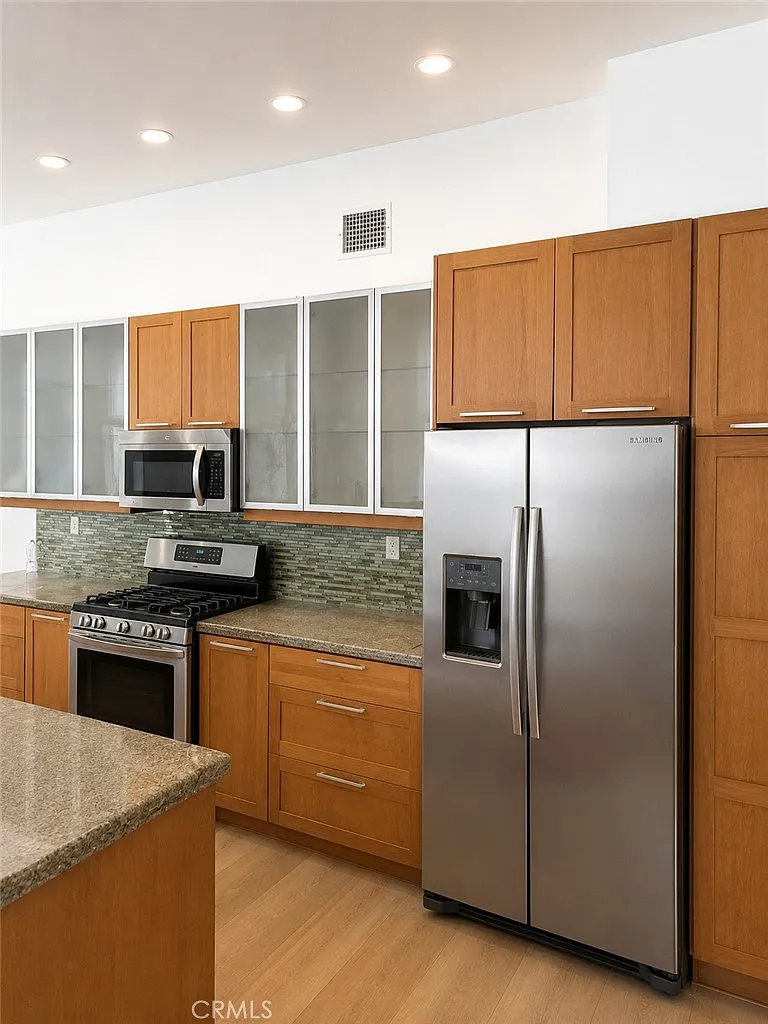 3 bed, 3734 sqft, $6,500 — Photo 3