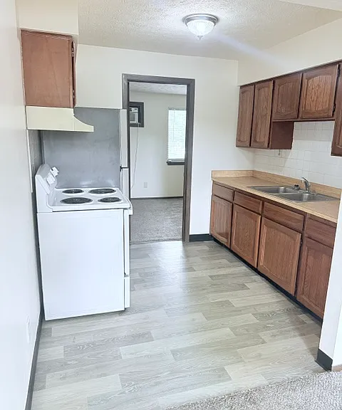 2360 E Market St #2F — Photo 1