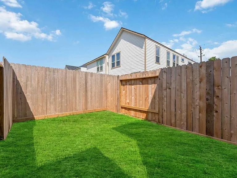 8023 Cora St #B — Photo 19