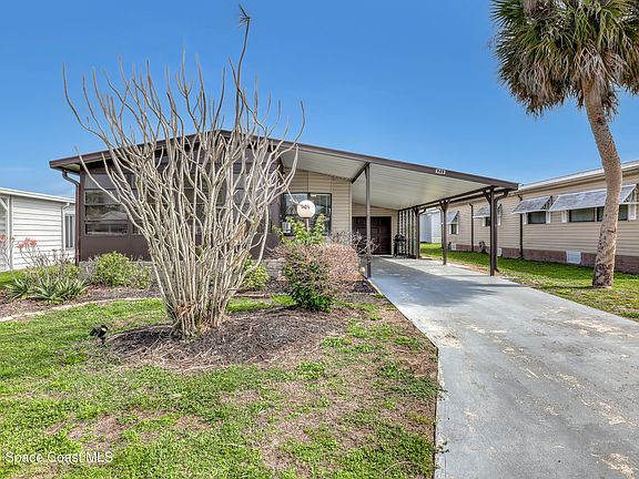 2nd image of 949 Laurel Cir
