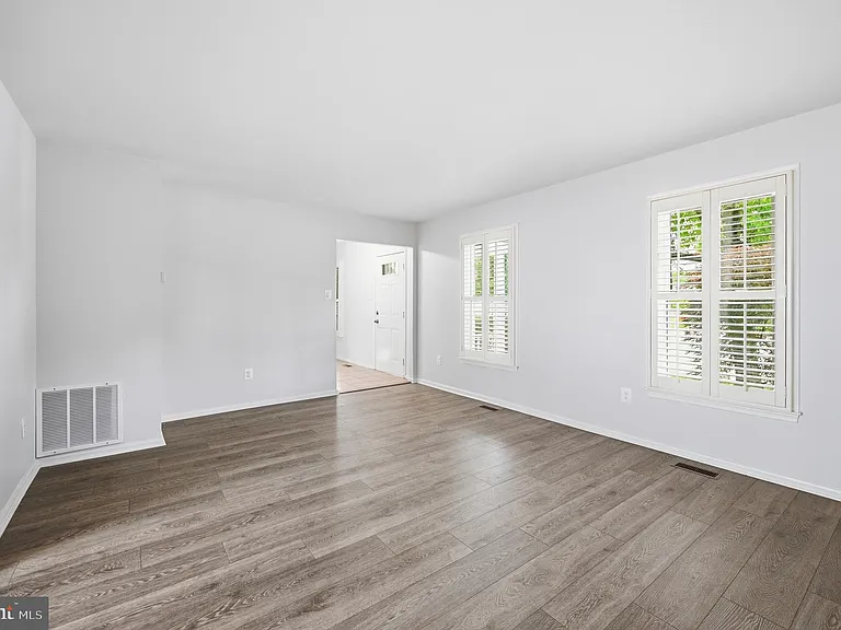 10609 Oxford Ct — Photo 16
