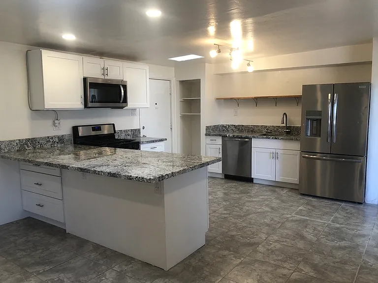 442 E Seneca St — Photo 10