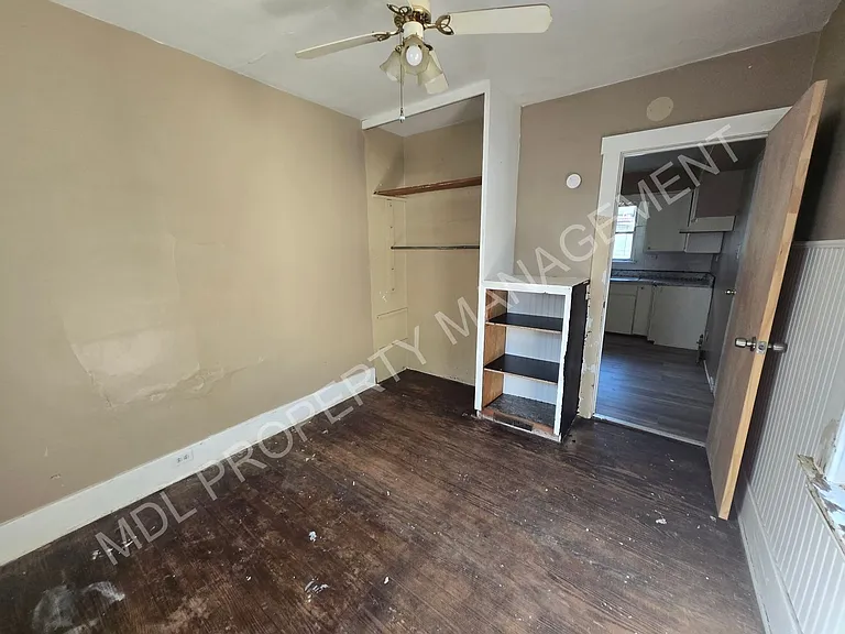 2257 S Niagara St — Photo 3