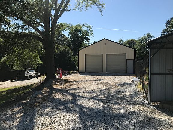 4th image of 1319 Lakewood Ln