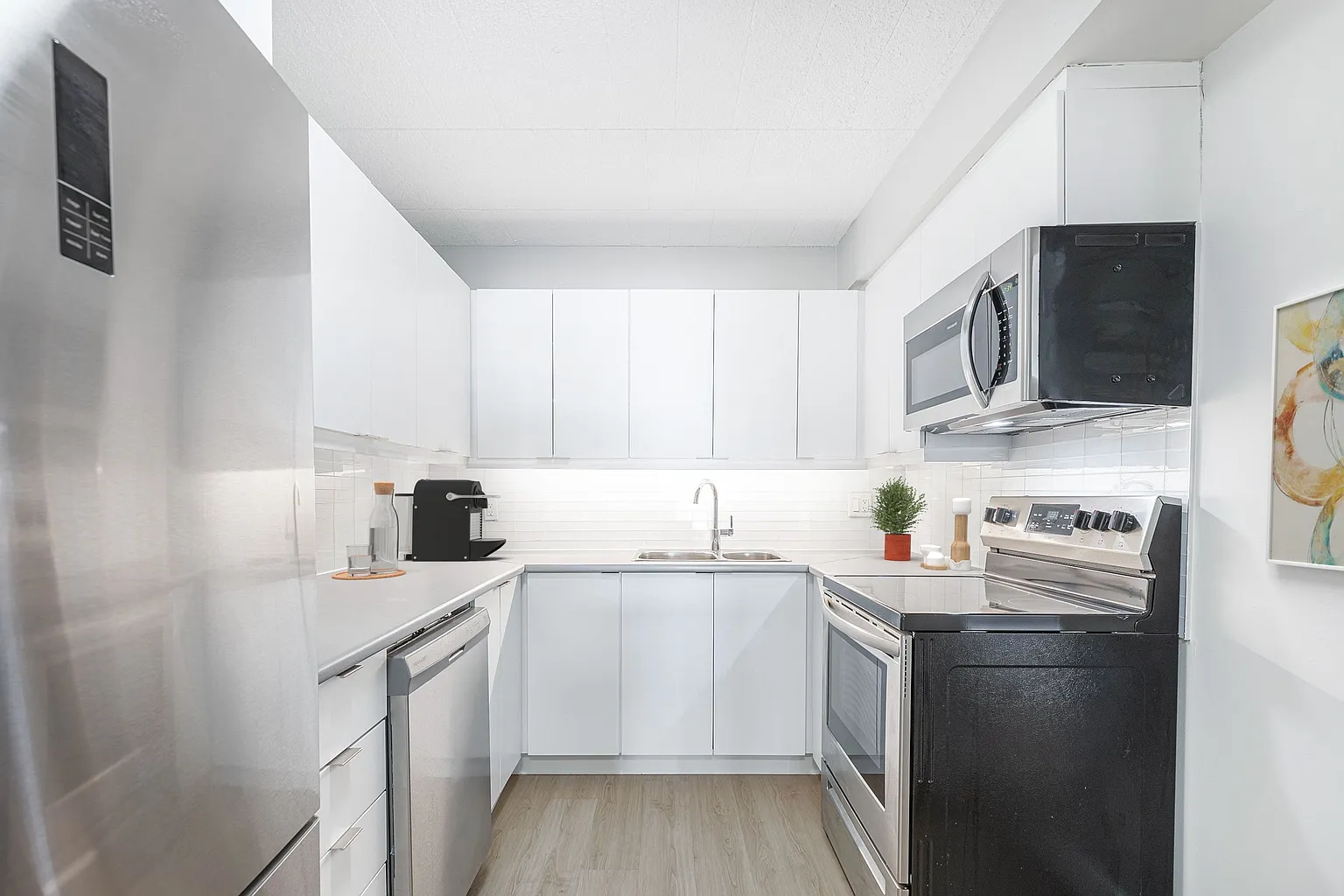 450 Victoria Ave #635264 photo 1