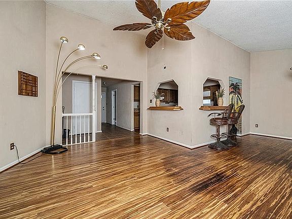 4th image of 1004 Gauguin Dr