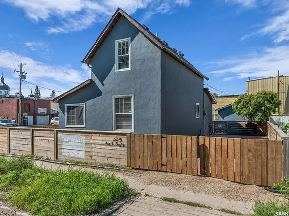 223 I AVENUE S, Saskatoon, SK S7M 1X8