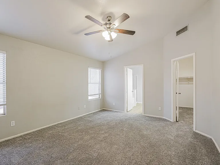 2625 S 156th Ave — Photo 11