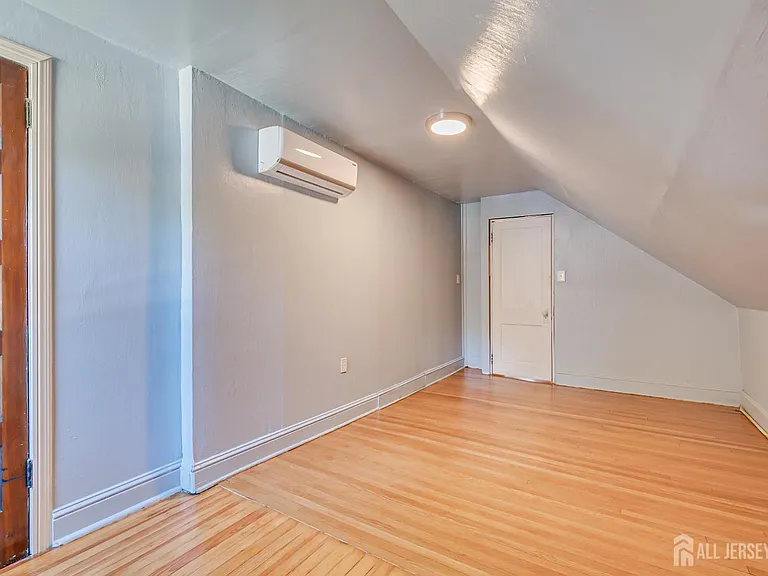 10 Jeff St — Photo 23