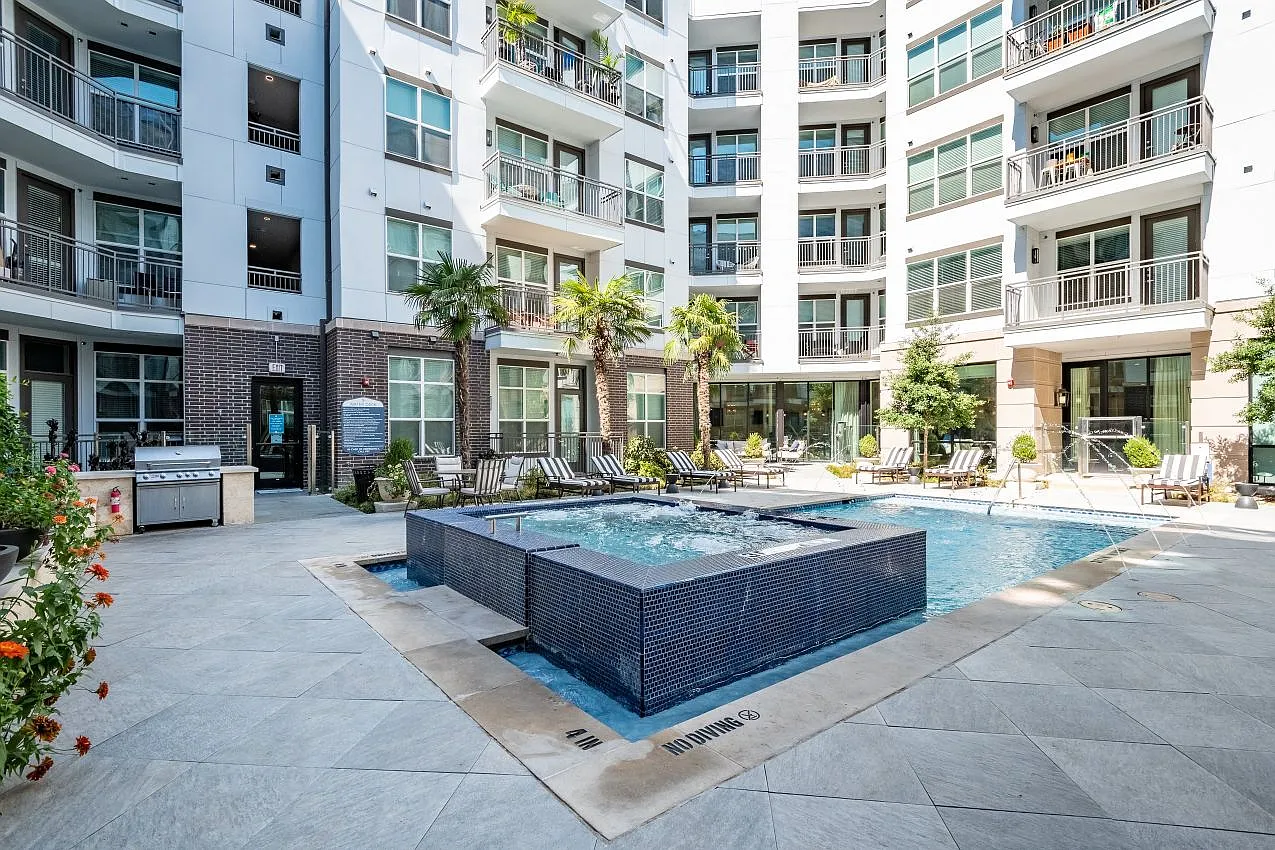 Luxia Swiss Avenue — Photo 1
