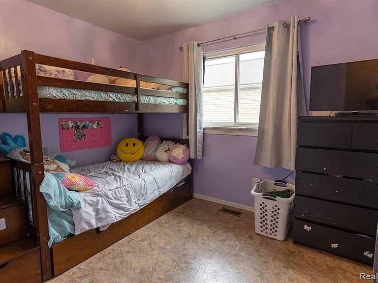 23400 Reynolds Ave — Photo 13