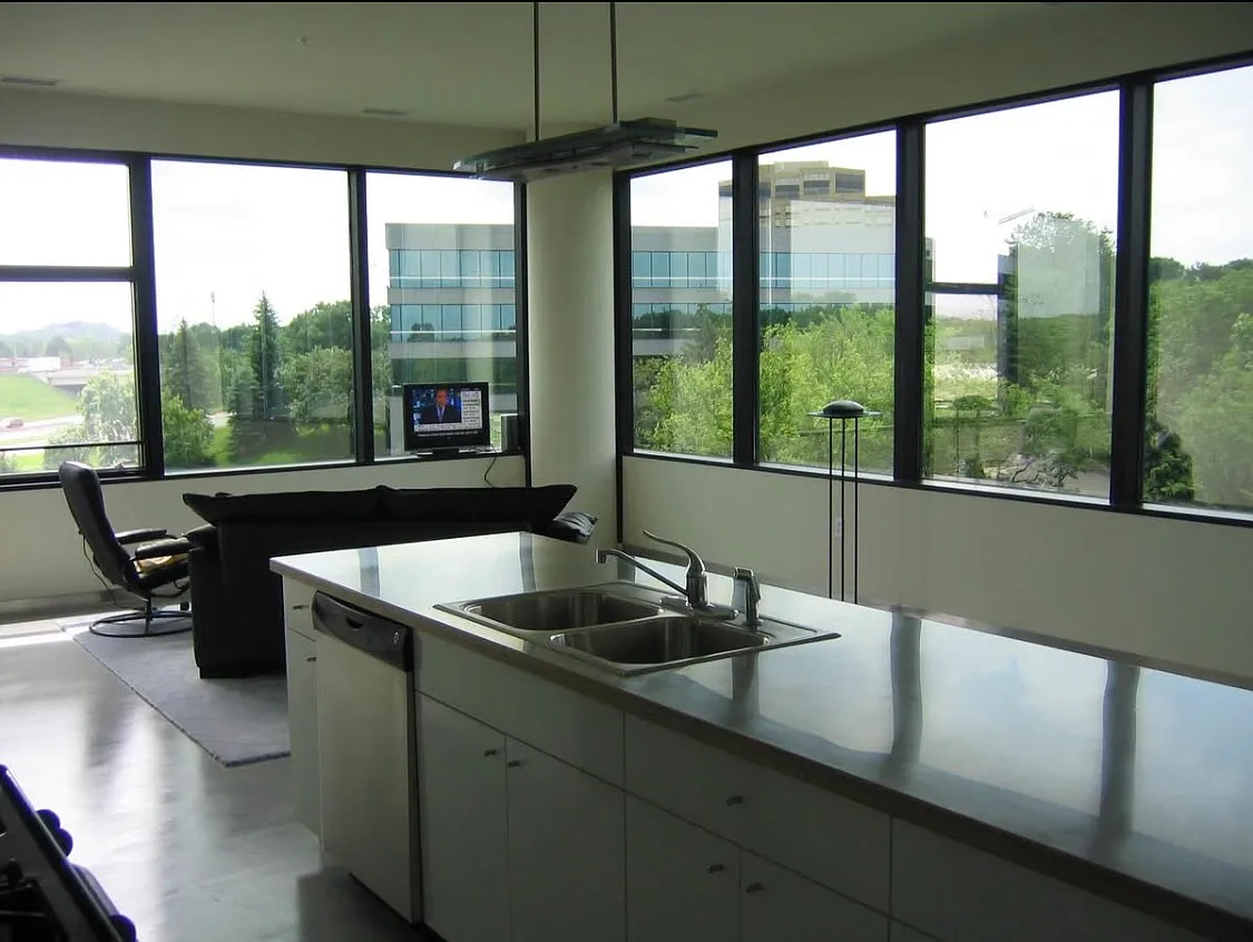 1 bed, 925 sqft, $1,950 — Photo 3