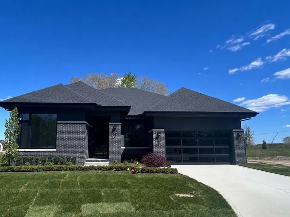 57078 Meadowridge Dr, Washington, MI 48094