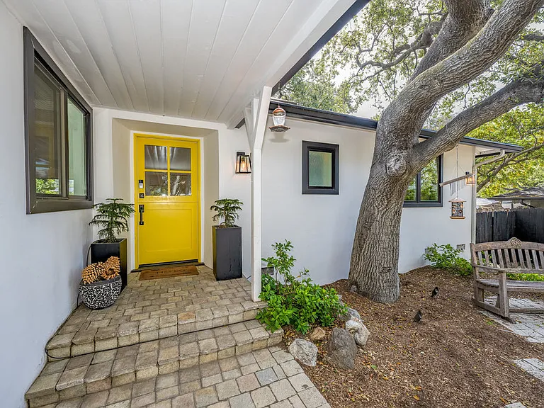 2152 Grand Oaks Ave — Photo 2