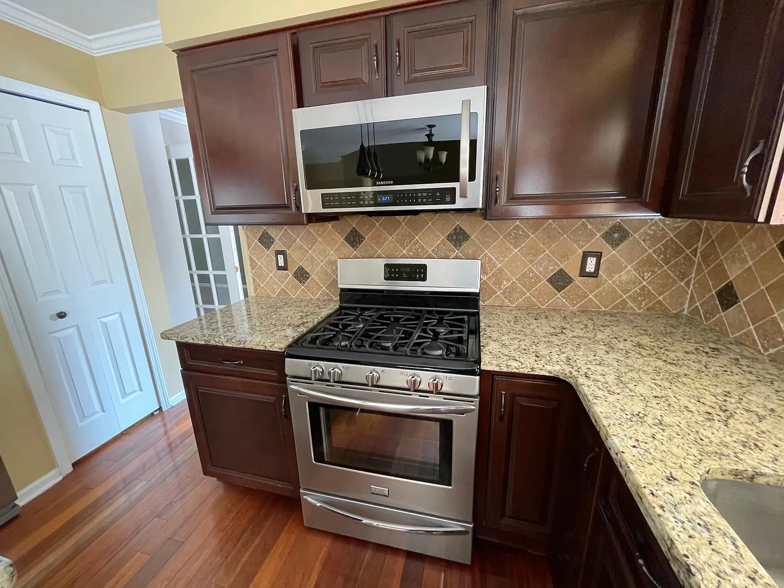162 Easton Dr — Photo 4