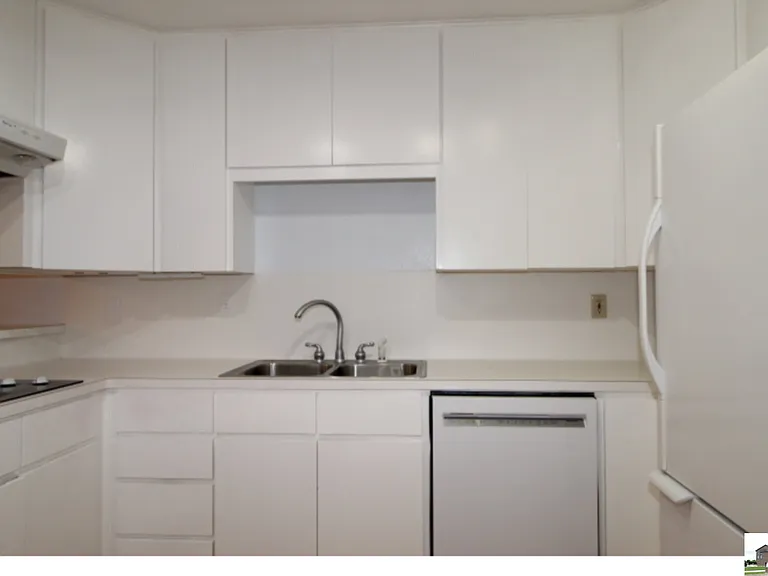 204 Oak St — Photo 12