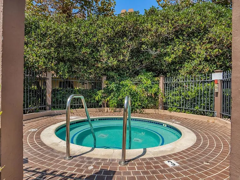 8880 Villa La Jolla Dr — Photo 26