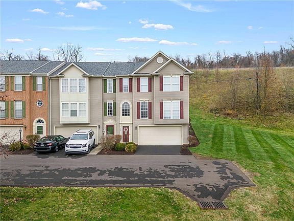 2nd image of 932 Royal Ct