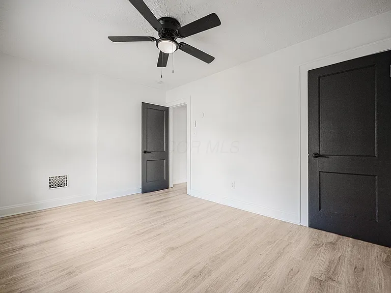 719 S 17th St — Photo 33