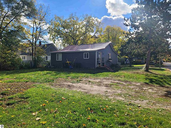 2nd image of 201 E Bennett Ave