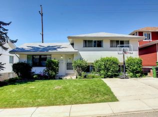 3532 Benton Dr NW, Calgary, AB T2L 1W8