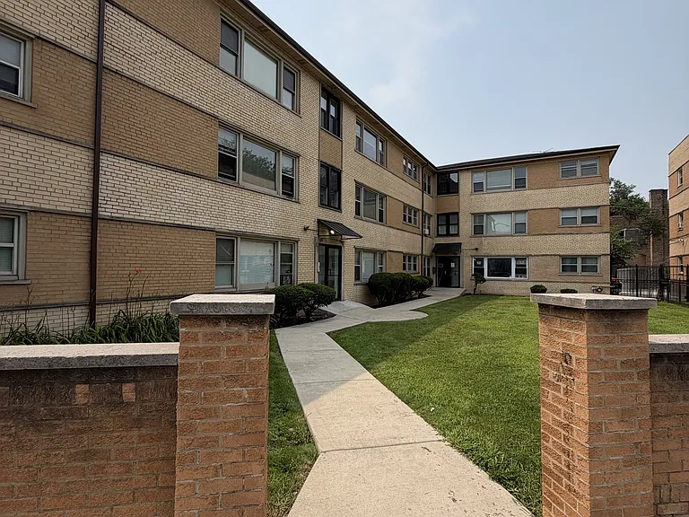 7810 S Escanaba Ave #1 — Photo 7