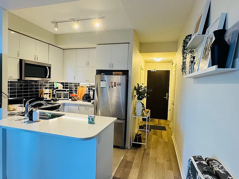 39 Annie Craig Dr #605 — Photo 5