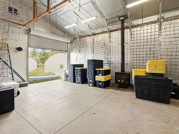 4th image of 19450 Tomki Road