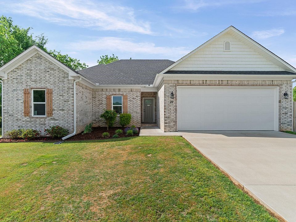1st image of 27 Marthas Field Dr