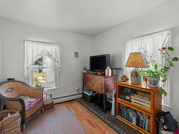 2nd image of 21 Hodge St #5