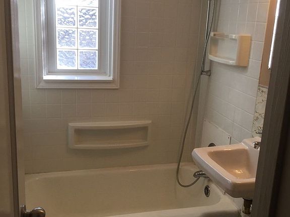 5th image of 507 Baker St