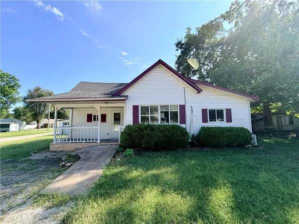 923 E Walnut St, Rich Hill, MO 64779