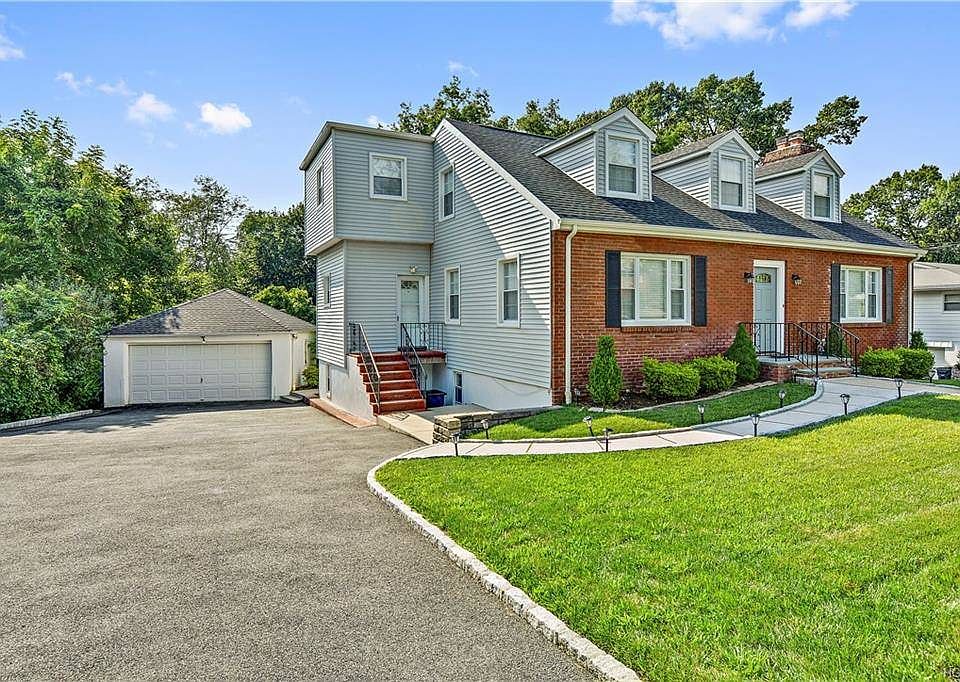 1st image of 4 Woodlands Ave N