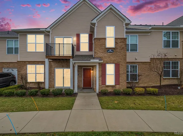 9904 Ridge Run St, Howell, MI 48855