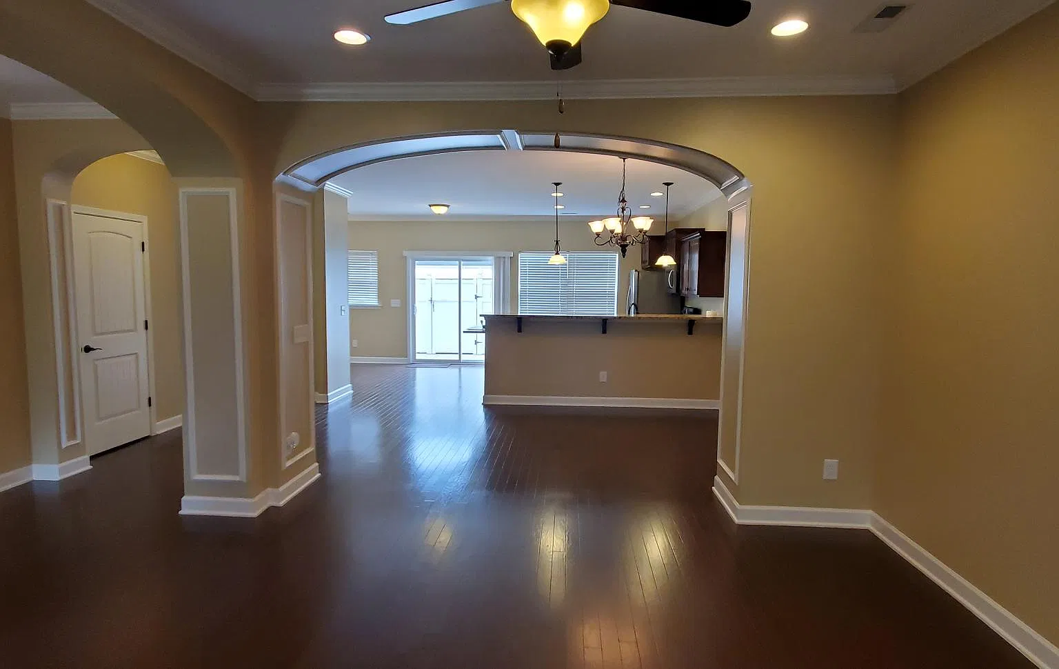 3 bed, 2.5 bath, 1797 sqft, $1,895 — Photo 2