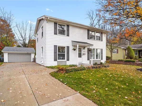 2303 Hoch Dr, Cuyahoga Falls, OH 44221