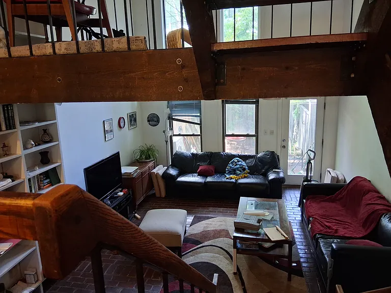 45D Museum St — Photo 19