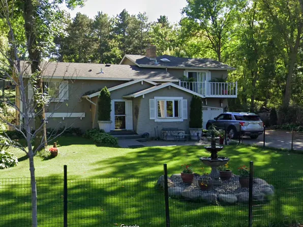 25135 Glen Rd, Shorewood, MN 55331