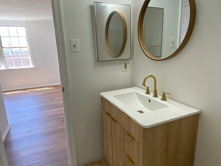 Primary Full Bath with Tub