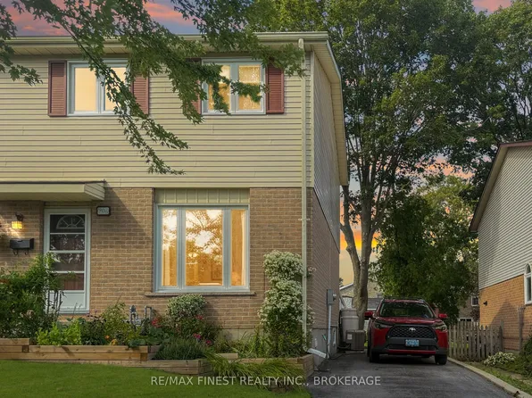 906 Purcell Cres, Kingston, ON K7P 1B9