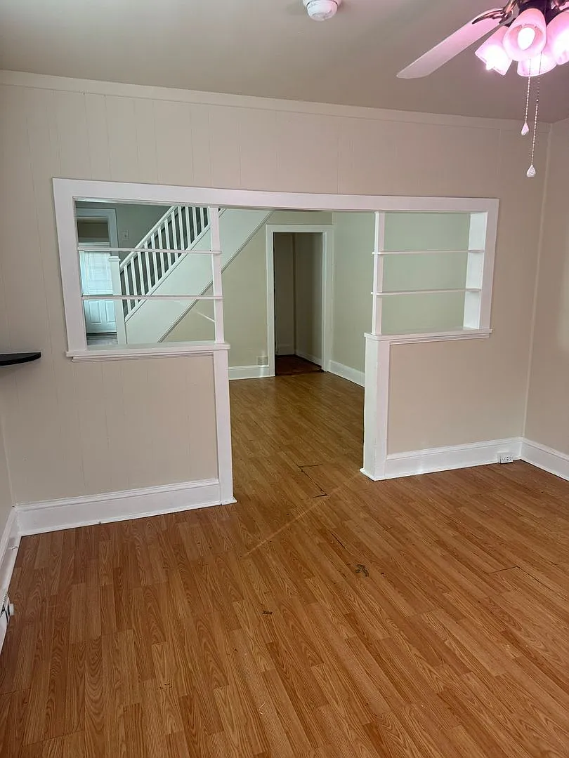 3 bedroom, 1 bath, 2 story half double house — Photo 4