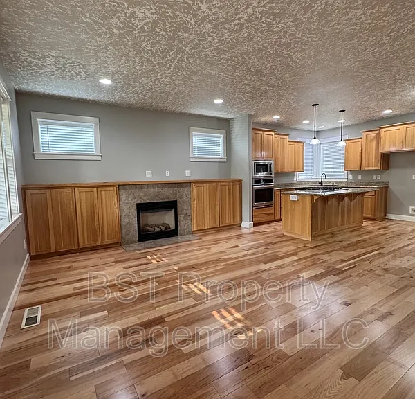 1604 Webb Lake Dr — Photo 4