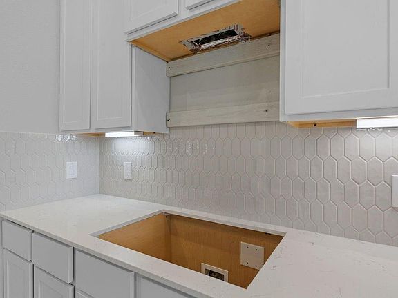 5th image of 2108 Golden Spruce Ct