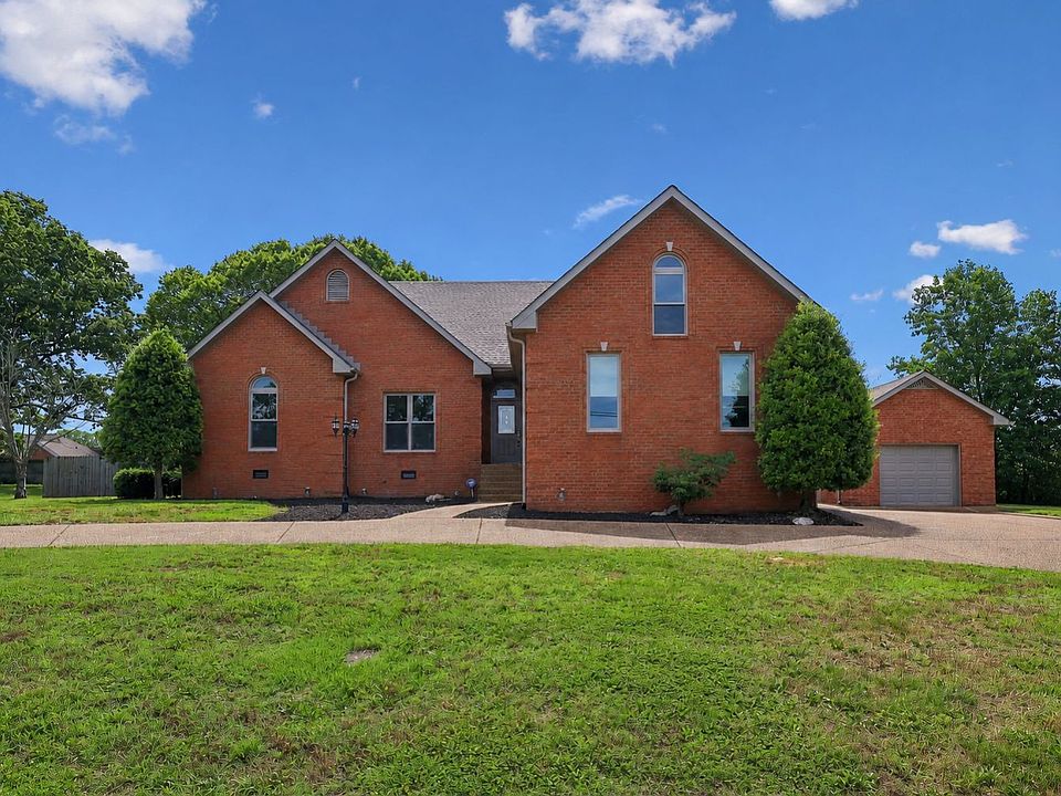 1st image of 213 Fox Hunt Ln