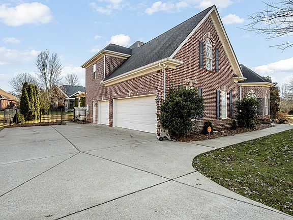 3rd image of 5453 Cavendish Dr