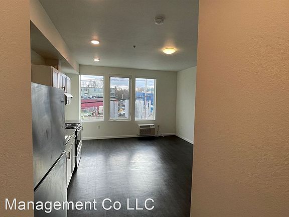 4th image of 215 Columbia St NW #8532840