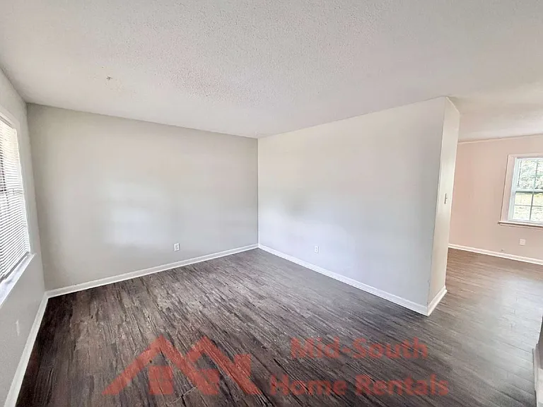 3231 Harvester Ln E — Photo 5